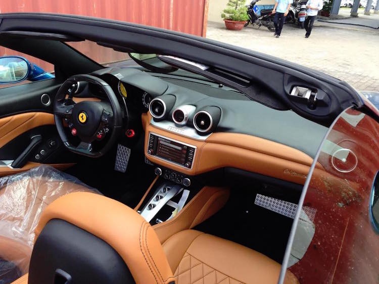 Sieu xe mui tran Ferrari California T “dat chan” toi Viet Nam-Hinh-6